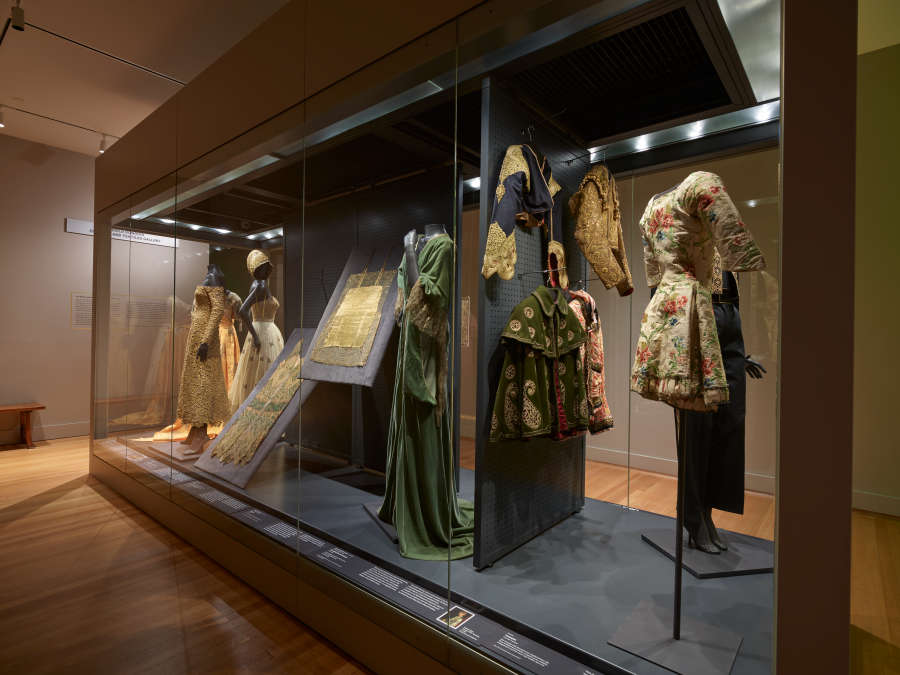 view exhibition image