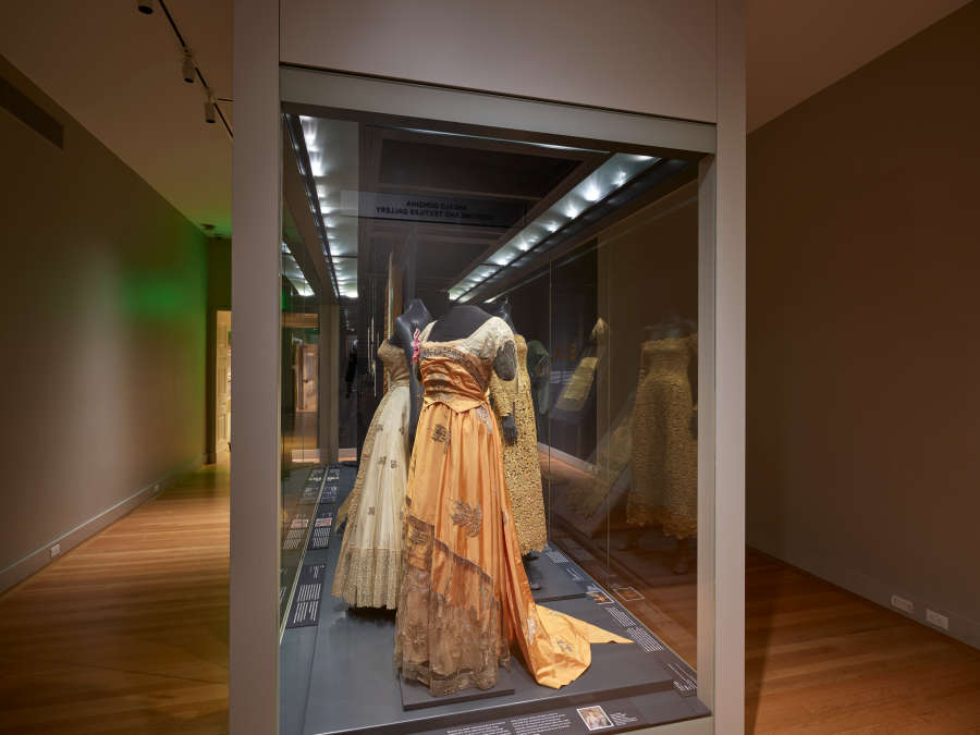 view exhibition image