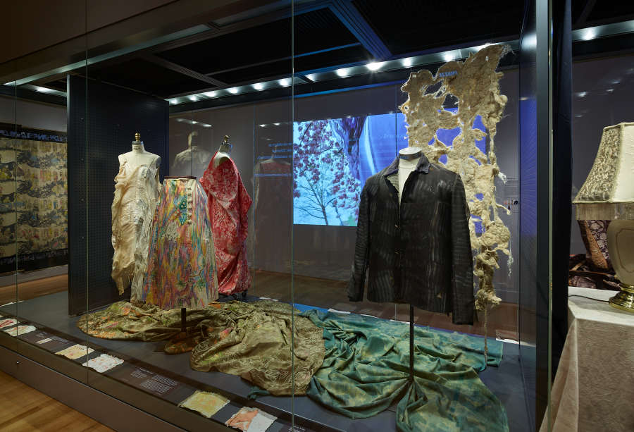 view exhibition image