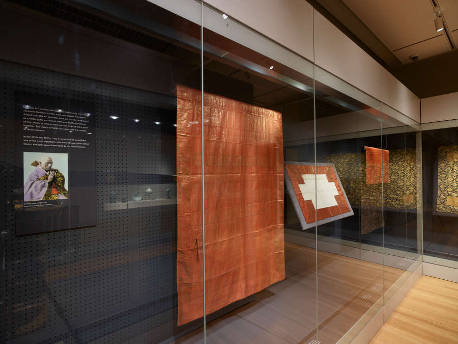 view exhibition image