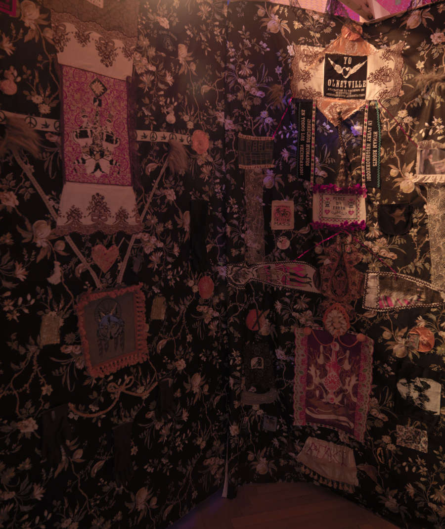 view exhibition image