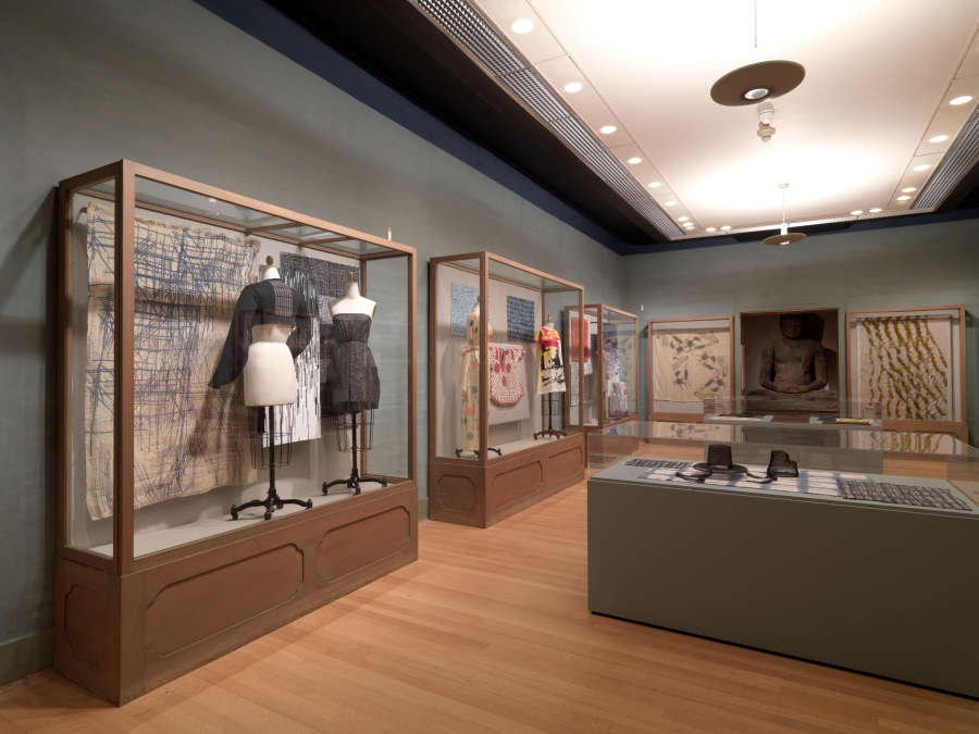 view exhibition image