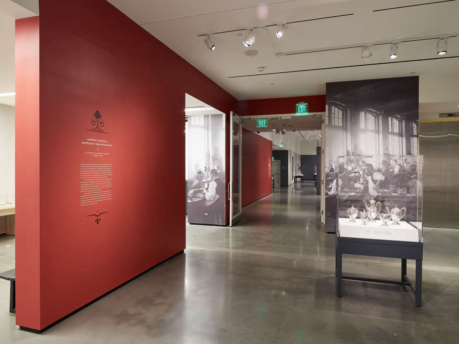 view exhibition image