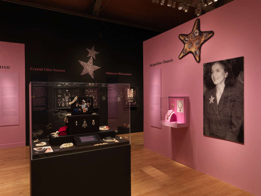 view exhibition image