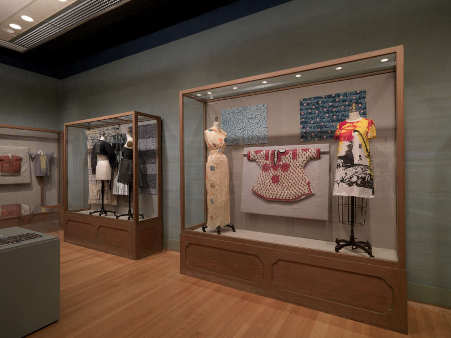 view exhibition image