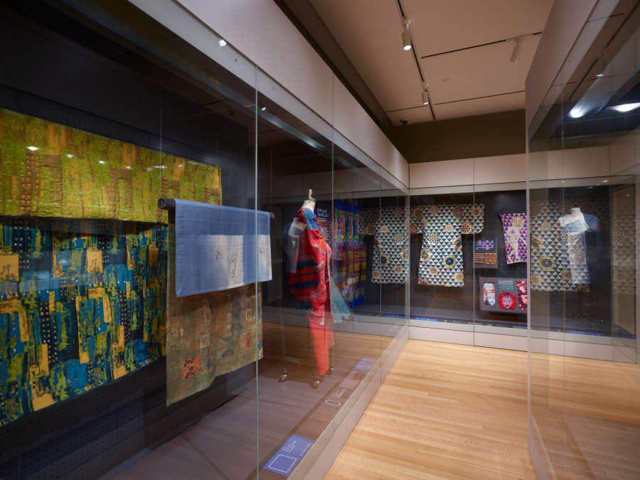 view exhibition image