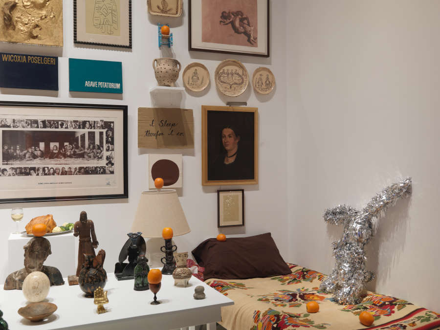 view exhibition image