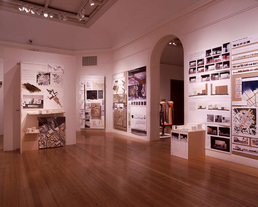 view exhibition image