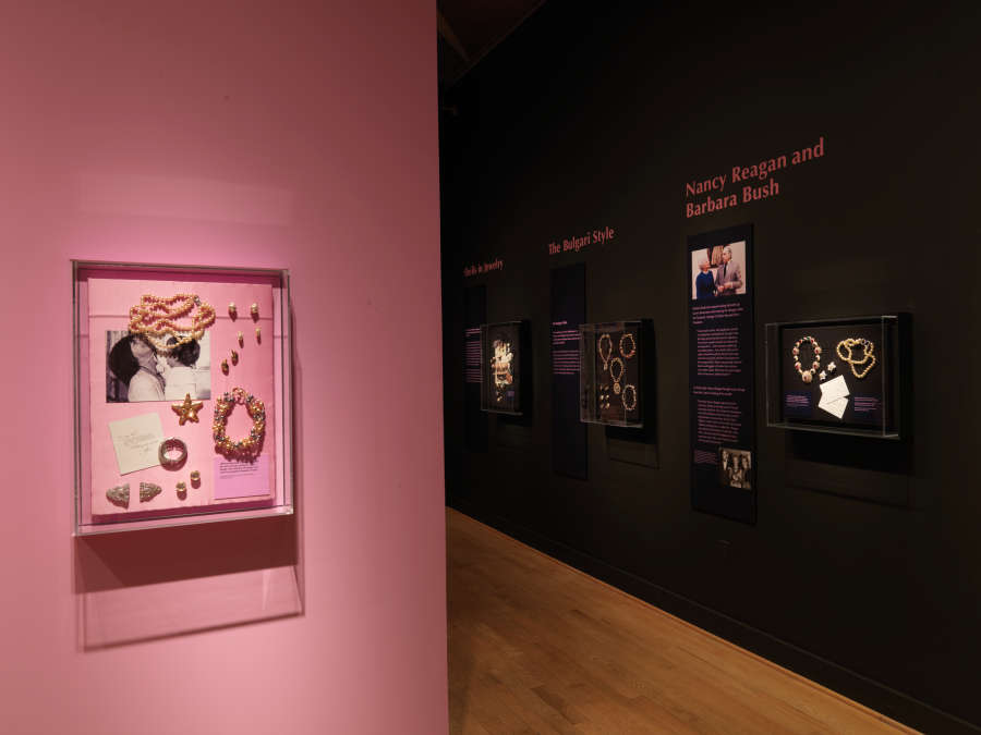 view exhibition image