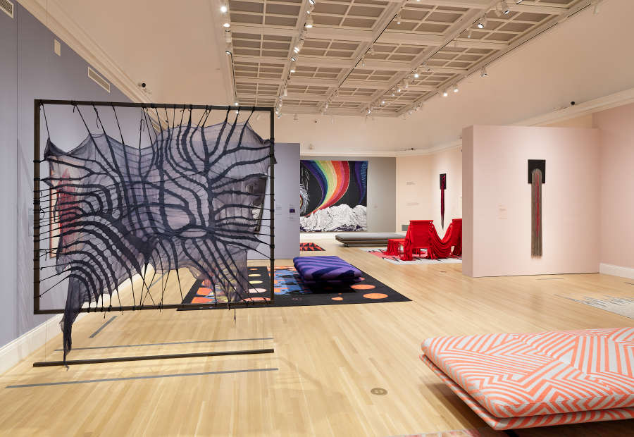 view exhibition image