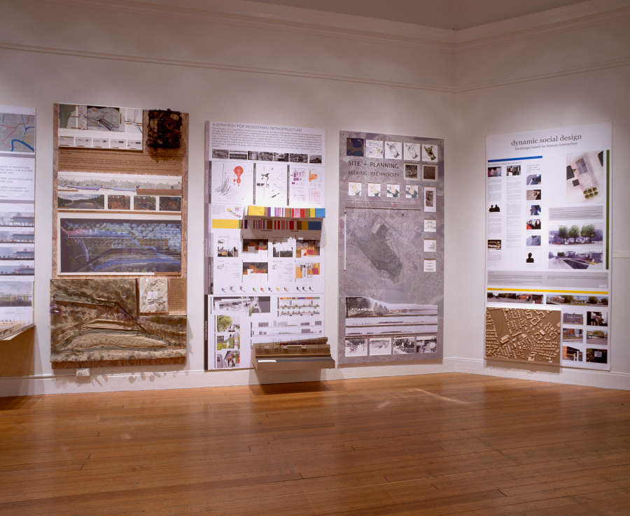 view exhibition image
