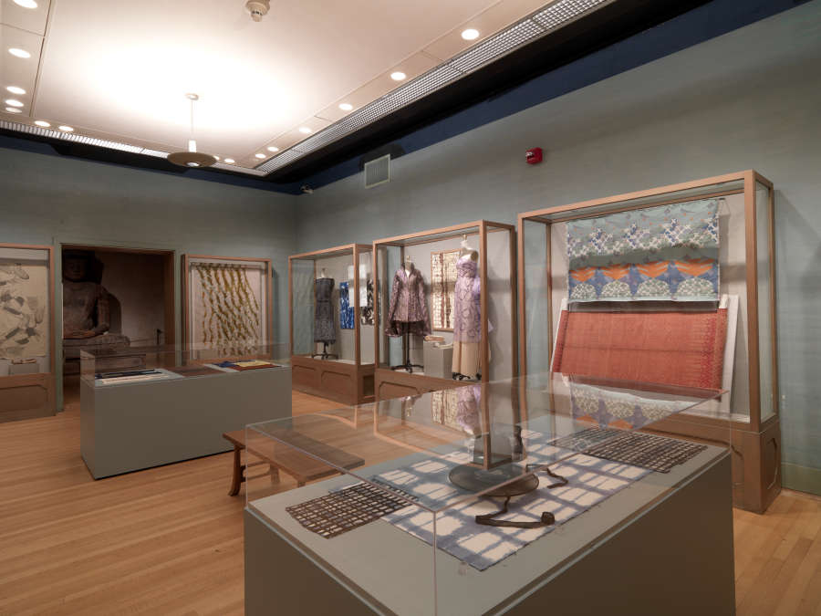 view exhibition image