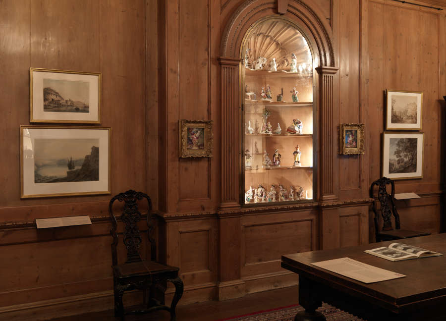 view exhibition image