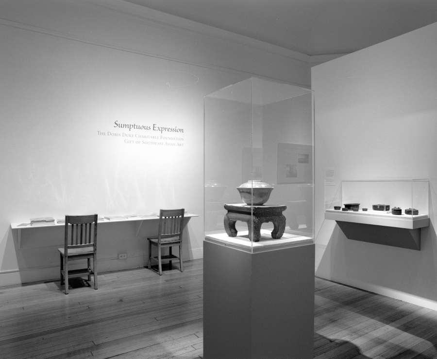 view exhibition image