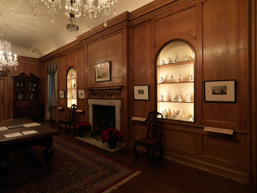 view exhibition image