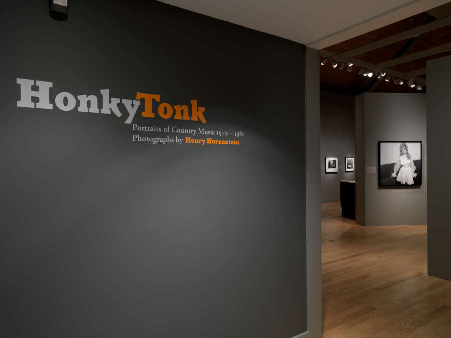 view exhibition image