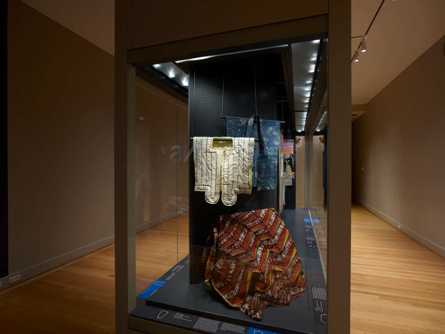 view exhibition image