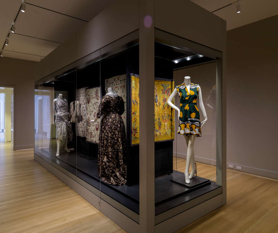 view exhibition image