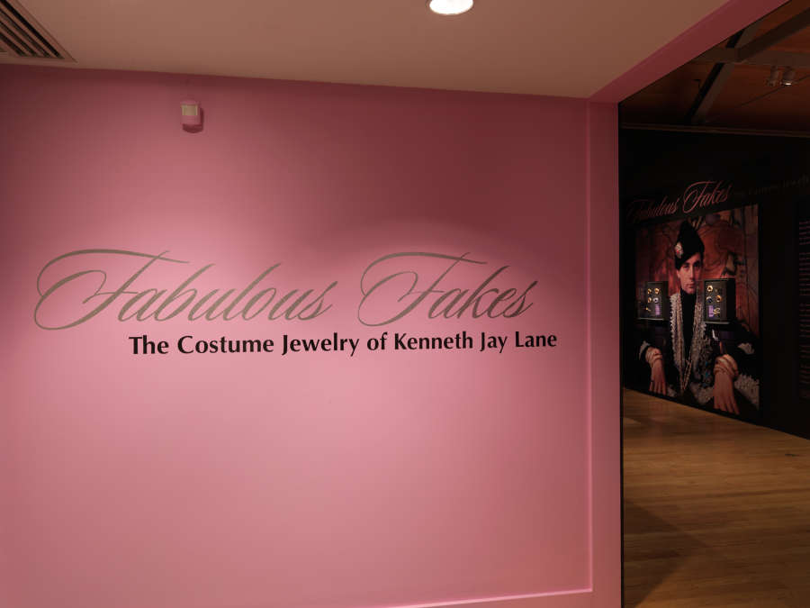 view exhibition image