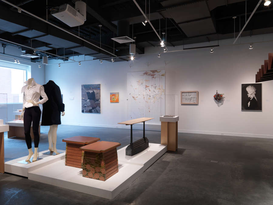 view exhibition image