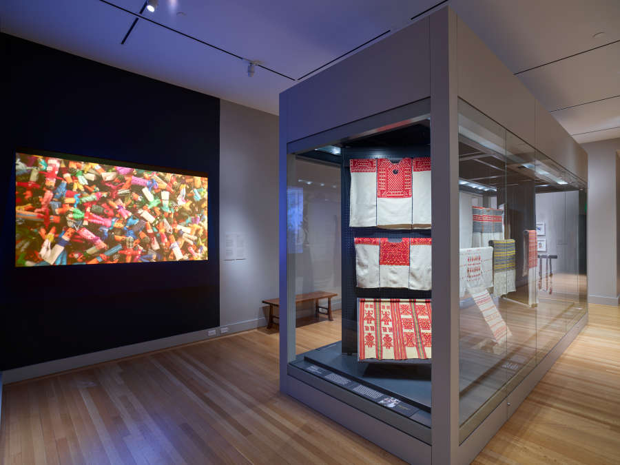 view exhibition image