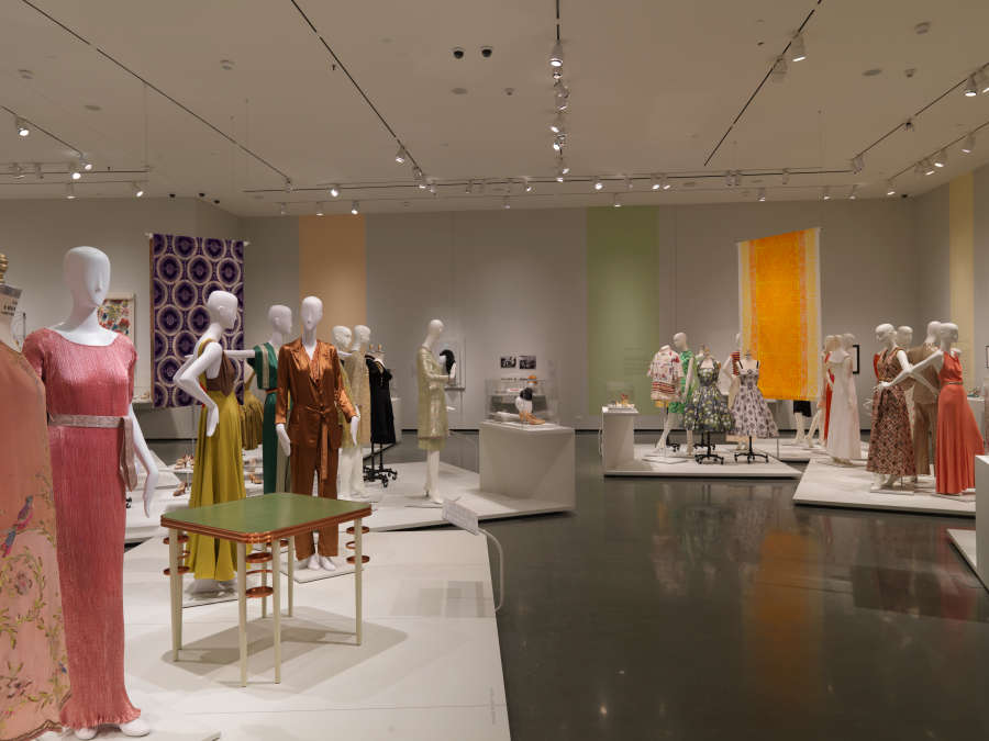 view exhibition image