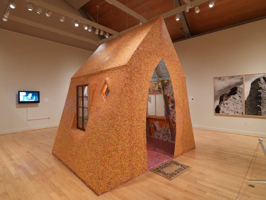 view exhibition image