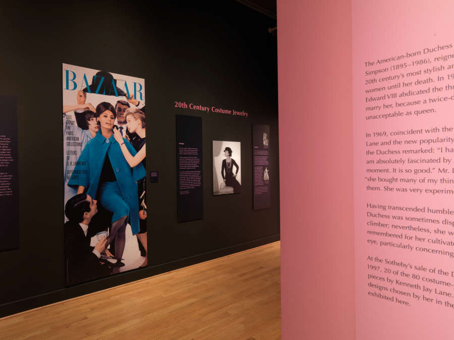 view exhibition image