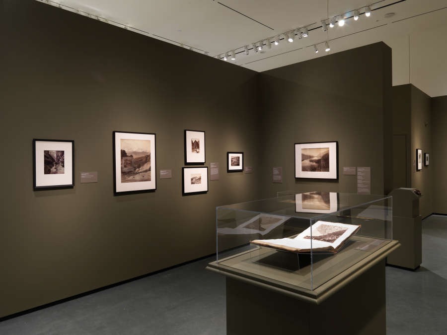 view exhibition image
