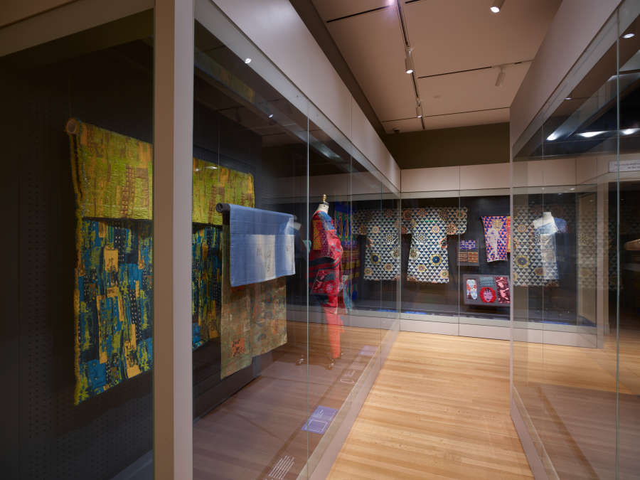 view exhibition image
