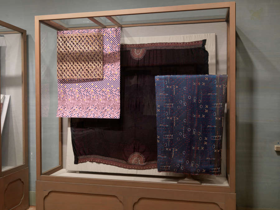 view exhibition image