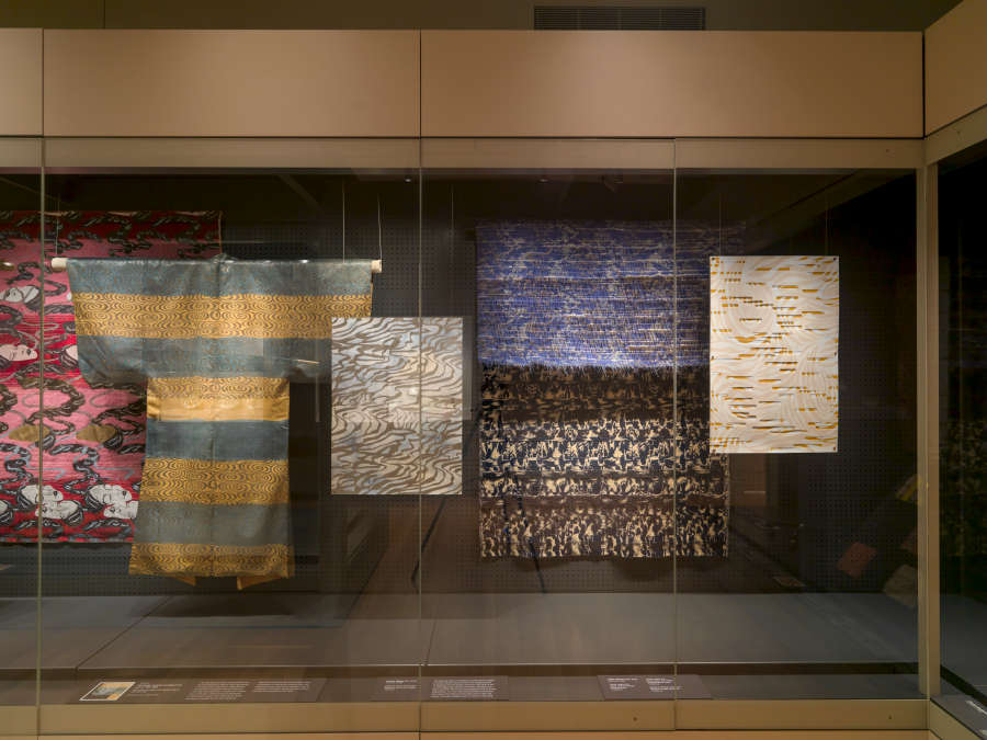 view exhibition image