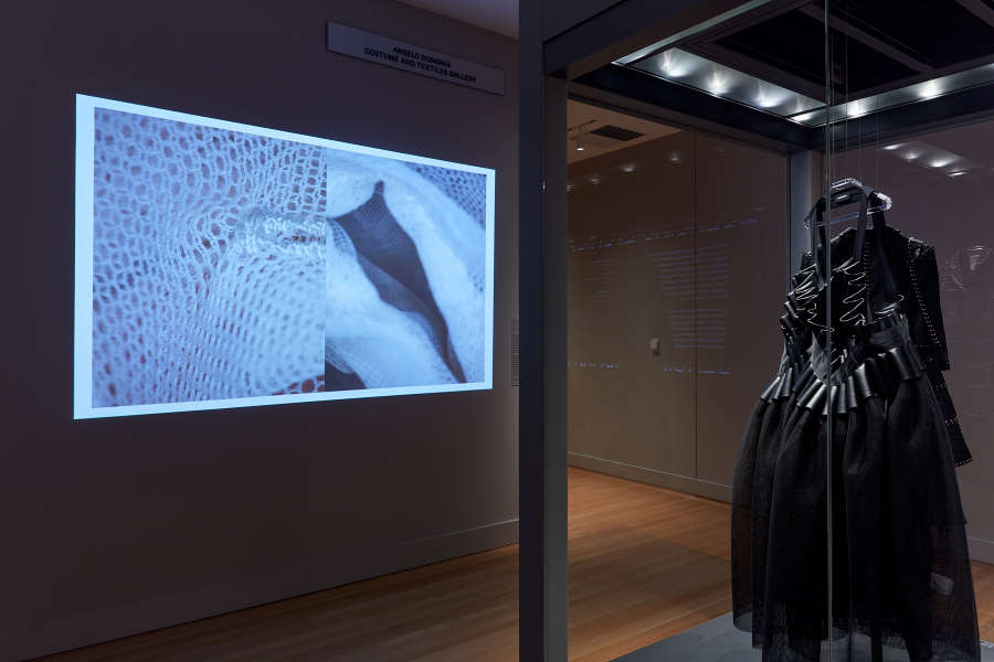 view exhibition image