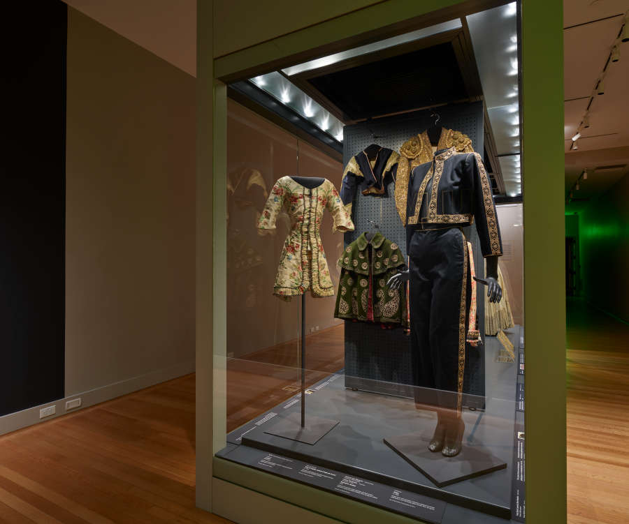 view exhibition image