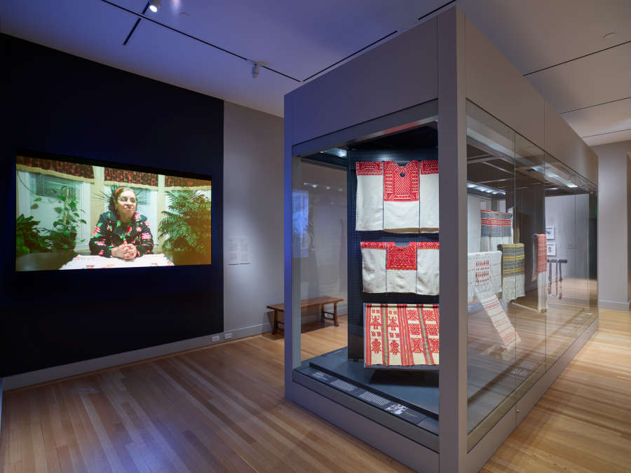 view exhibition image