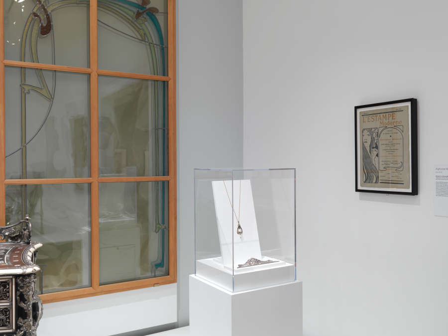 view exhibition image