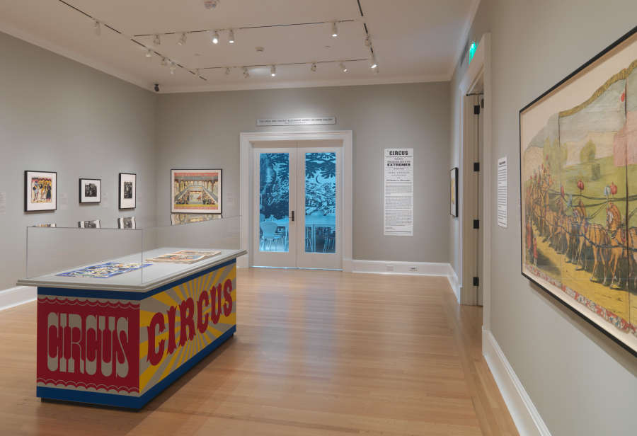 view exhibition image