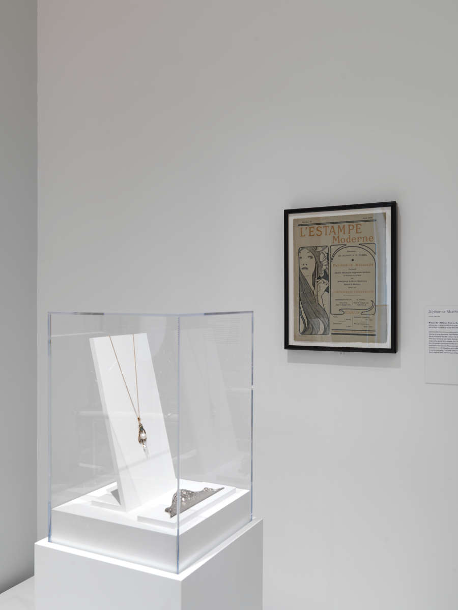 view exhibition image