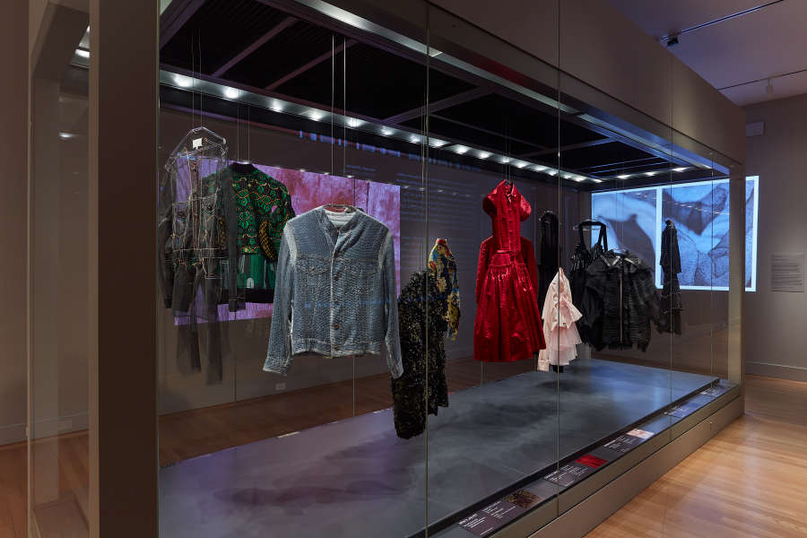 view exhibition image