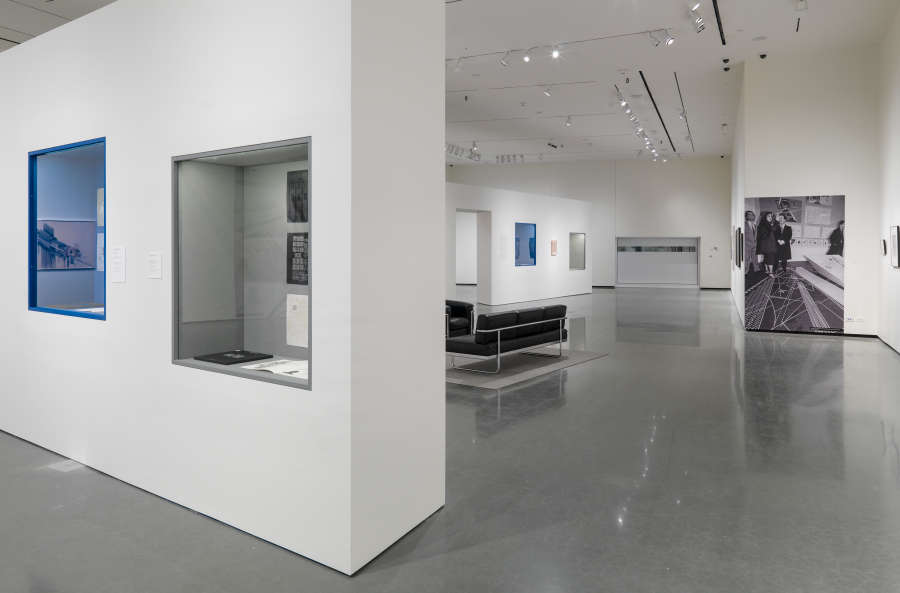 view exhibition image