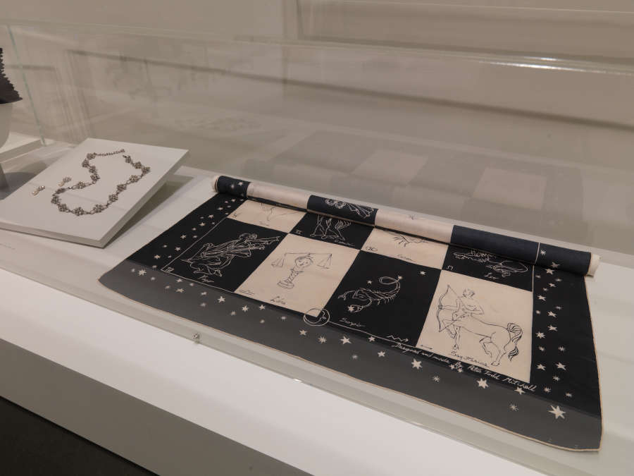 view exhibition image