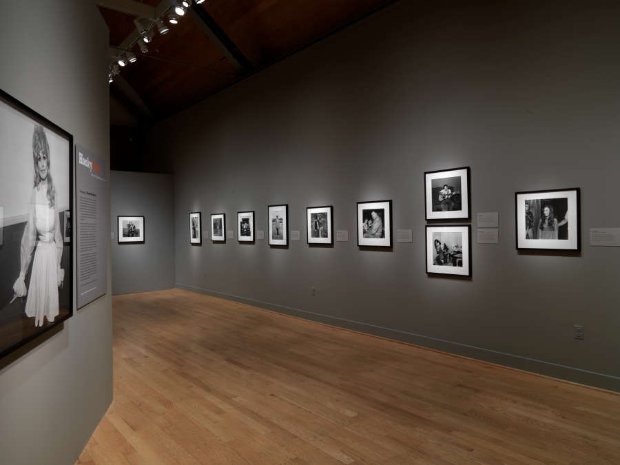 view exhibition image