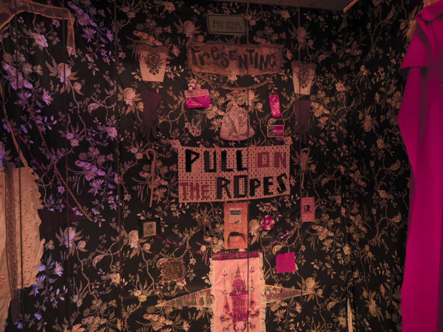 view exhibition image