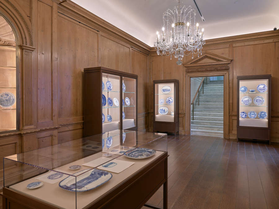 view exhibition image
