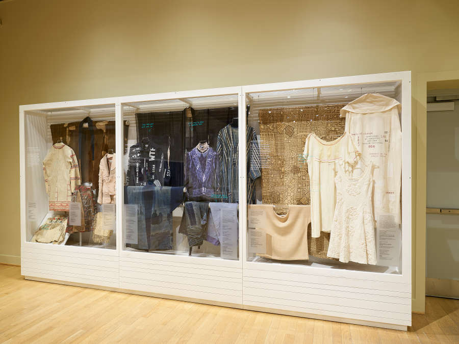 view exhibition image