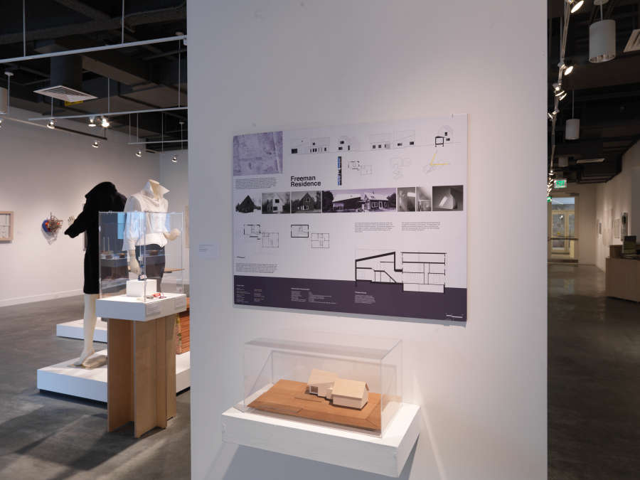 view exhibition image