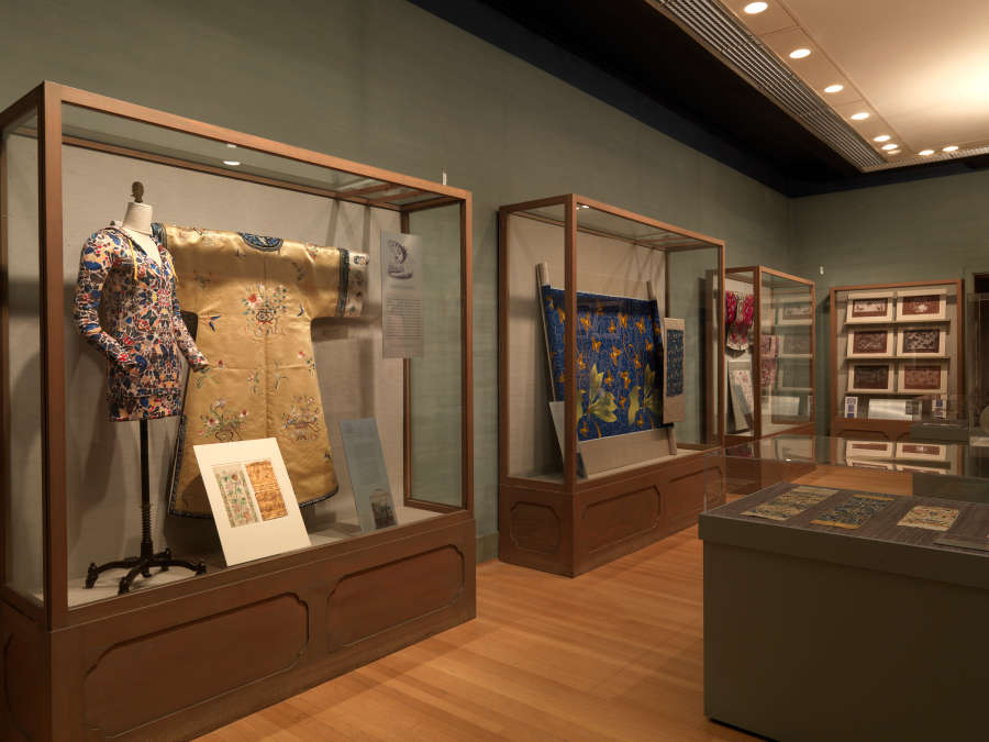 view exhibition image