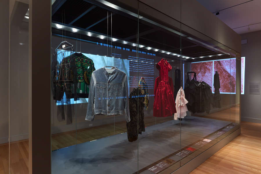 view exhibition image