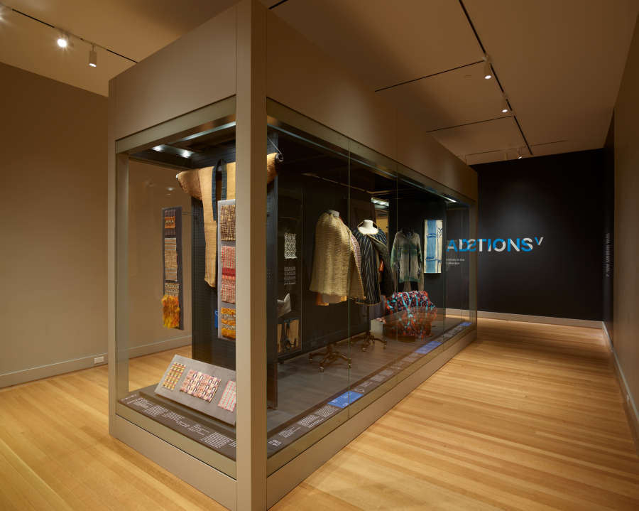 view exhibition image