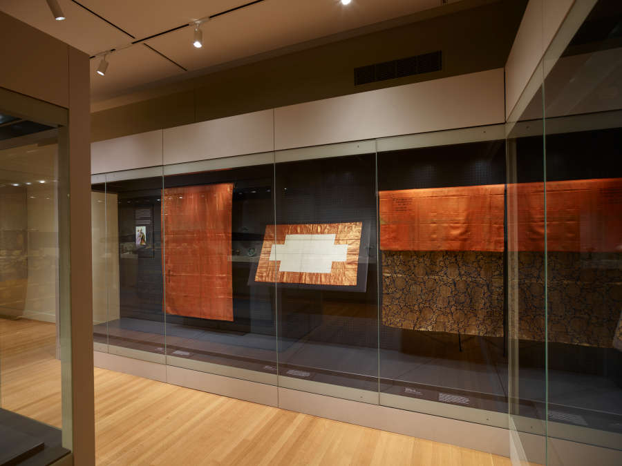 view exhibition image